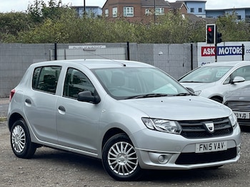 Used Dacia Sandero 2015 for sale - 75511579: Photo