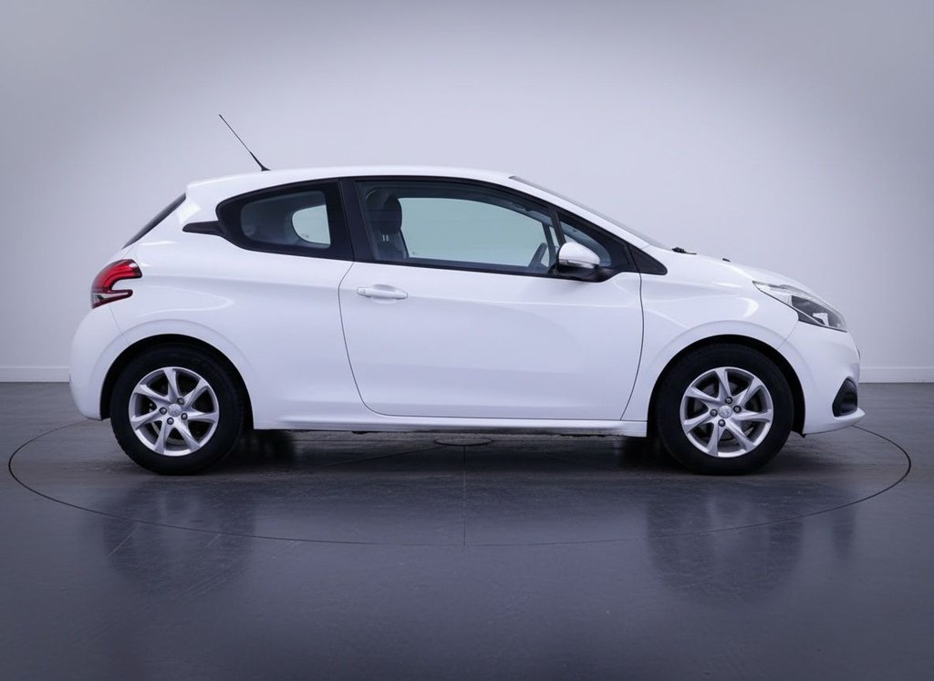 Used Peugeot 208 2015 for sale - 77600139: Photo 6