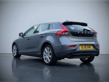 Used Volvo V40 2018 for sale - 79494058: Photo