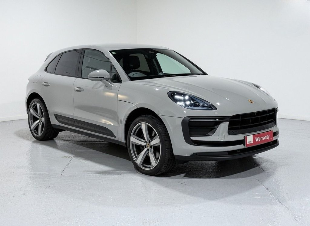 Used Porsche Macan 2023 for sale - 76621584: Photo 2