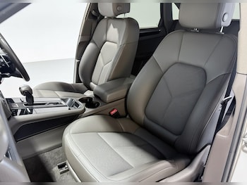 Used Porsche Macan 2023 for sale - 76621584: Photo