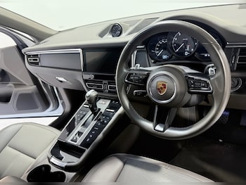 Used Porsche Macan 2023 for sale - 76621584: Photo