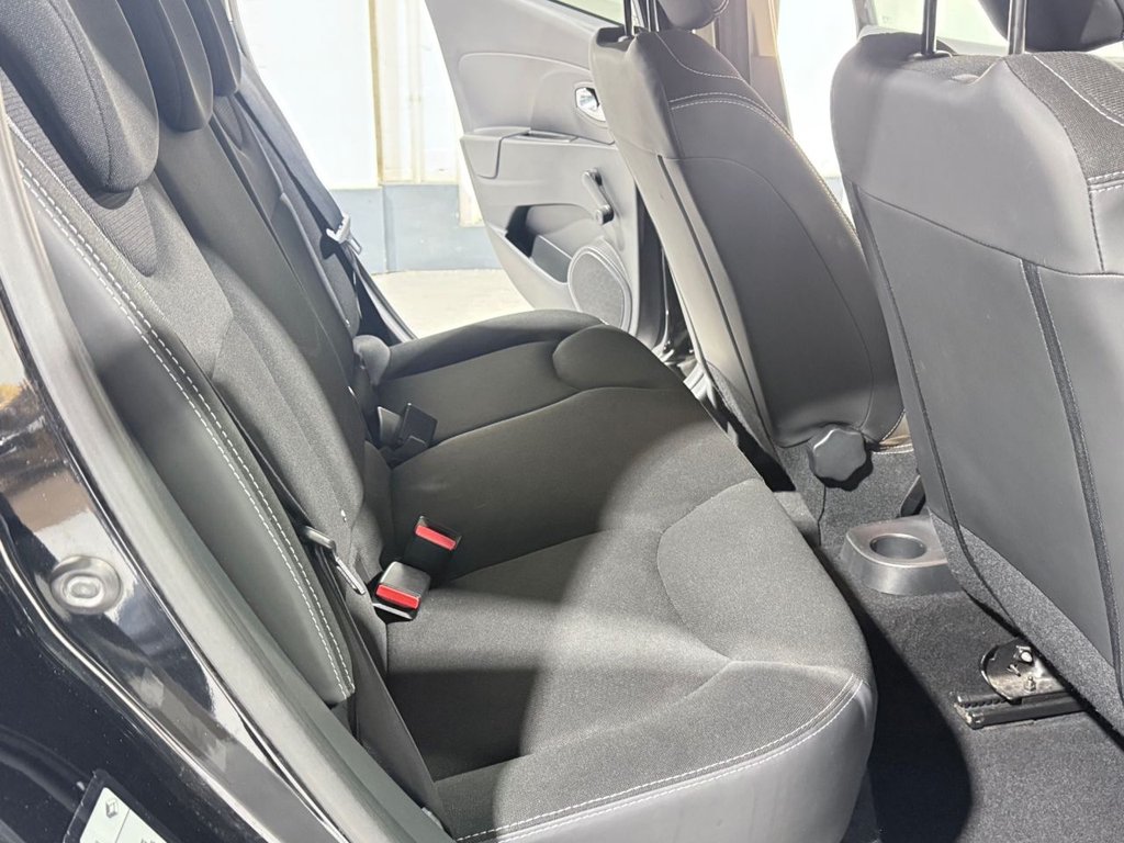 Used Renault Clio 2015 for sale - 76621598: Photo 25