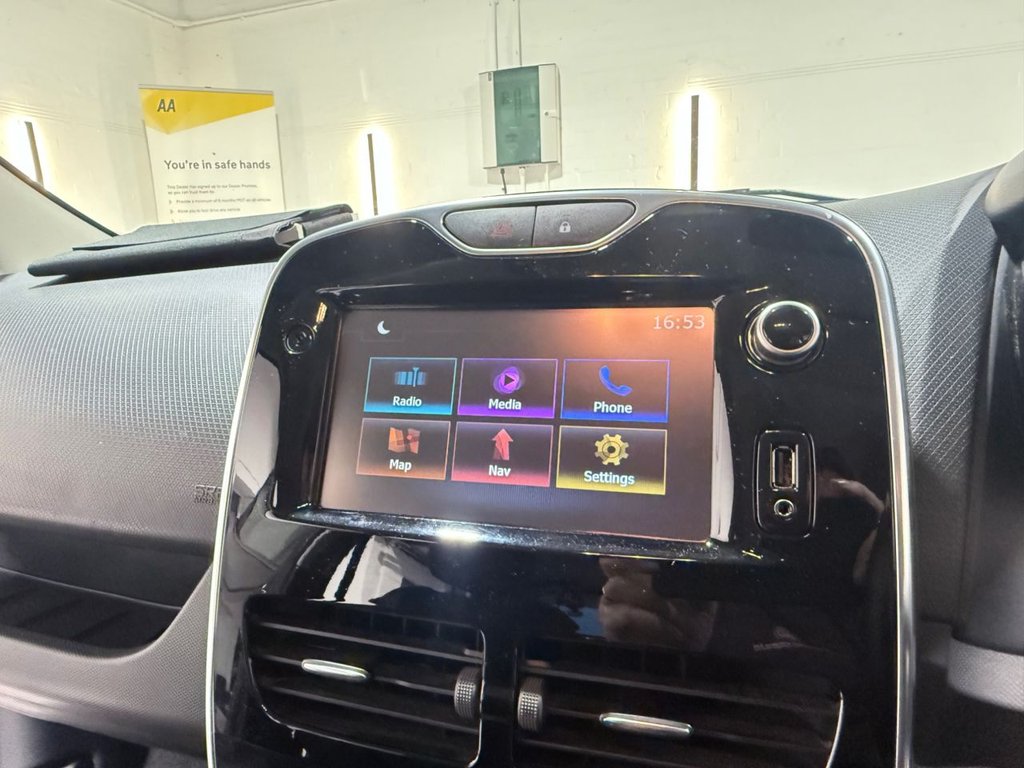 Used Renault Clio 2015 for sale - 76621598: Photo 28