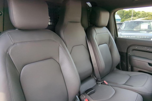 Used Land Rover Defender 2025 for sale - 75626889: Photo 5