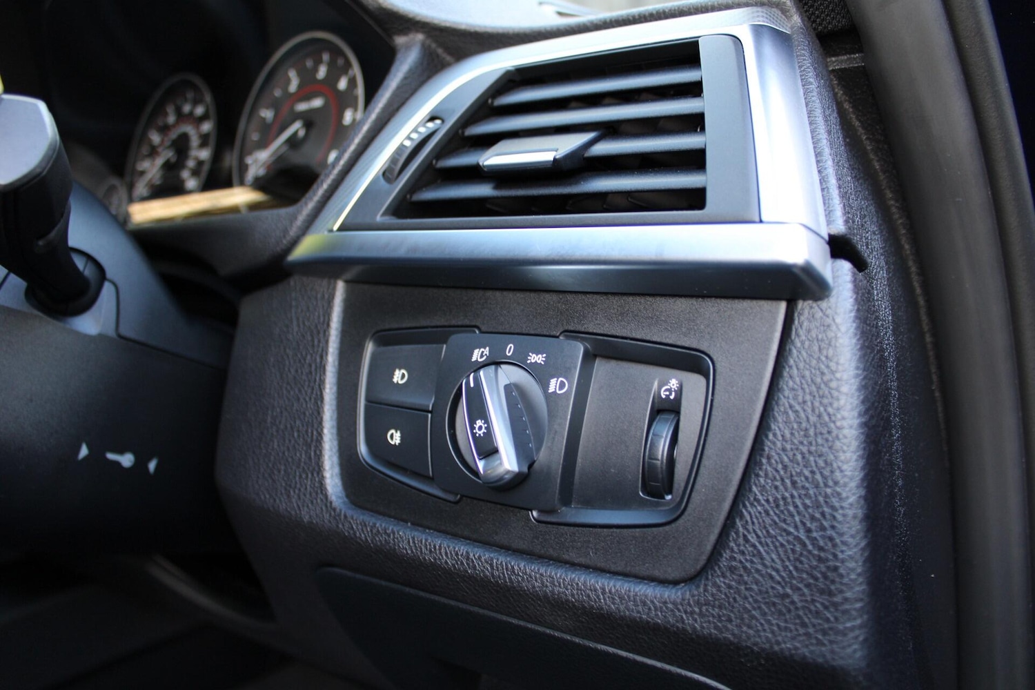 Used BMW 3 Series 2018 for sale - 76337015: Photo 39