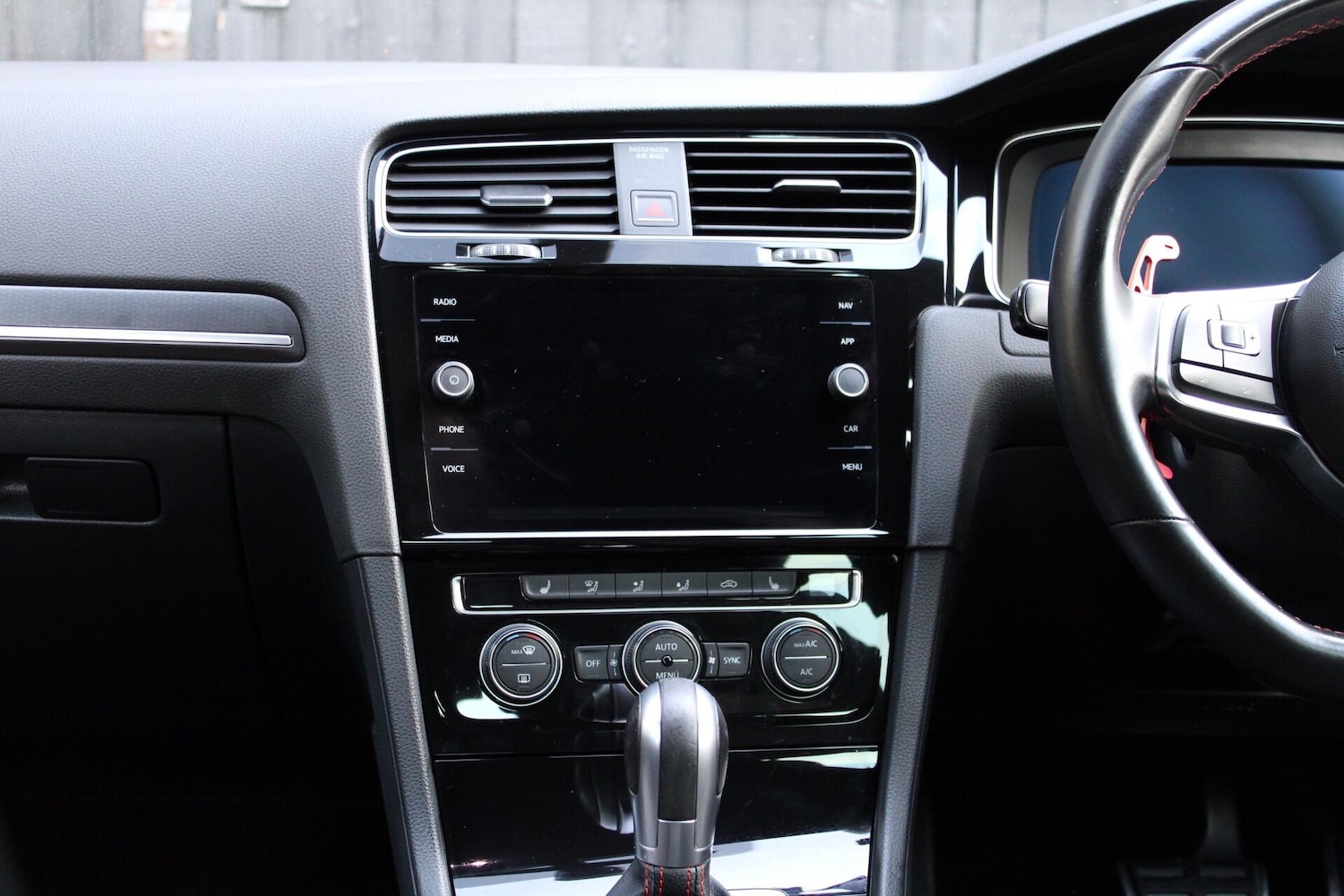 Used Volkswagen Golf 2017 for sale - 76031582: Photo 32