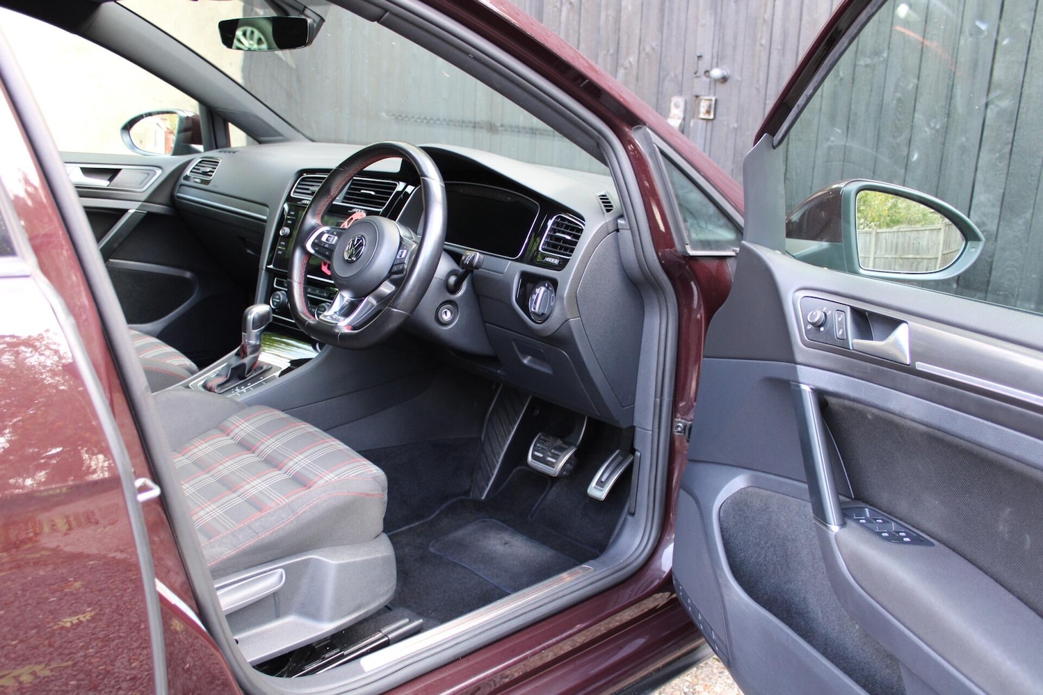 Used Volkswagen Golf 2017 for sale - 76031582: Photo 8