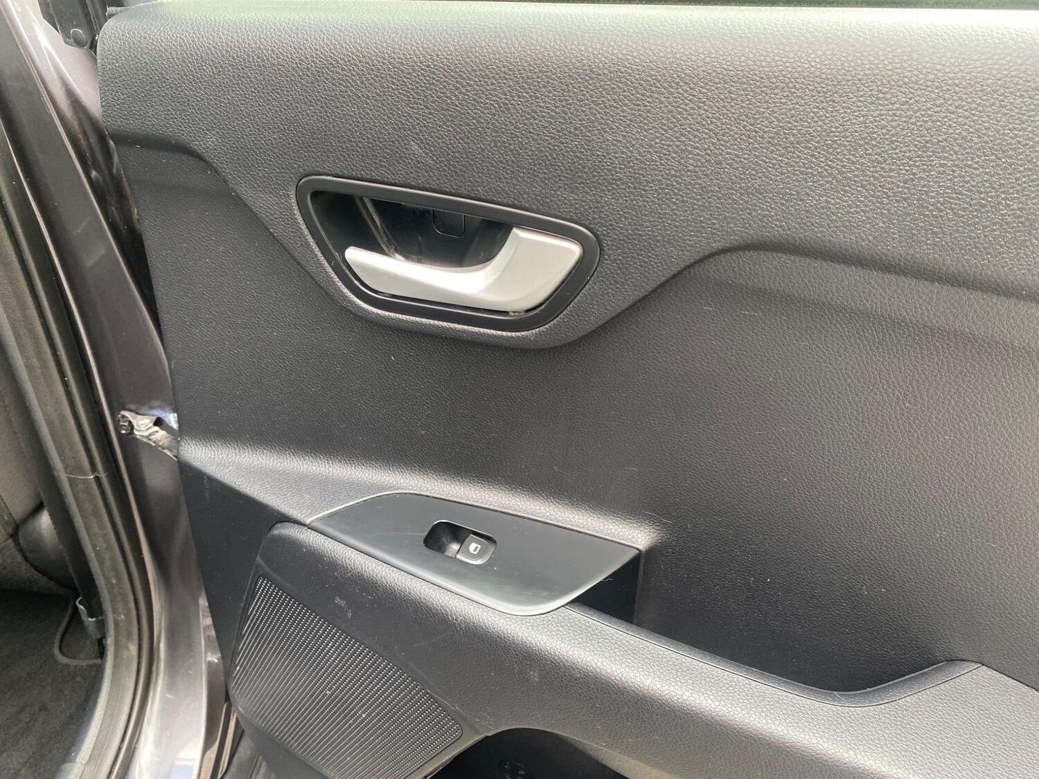 Used Kia Stonic 2018 for sale - 77910725: Photo 24