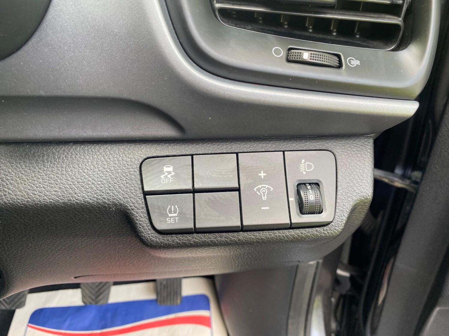 Used Kia Stonic 2018 for sale - 77910725: Photo 31