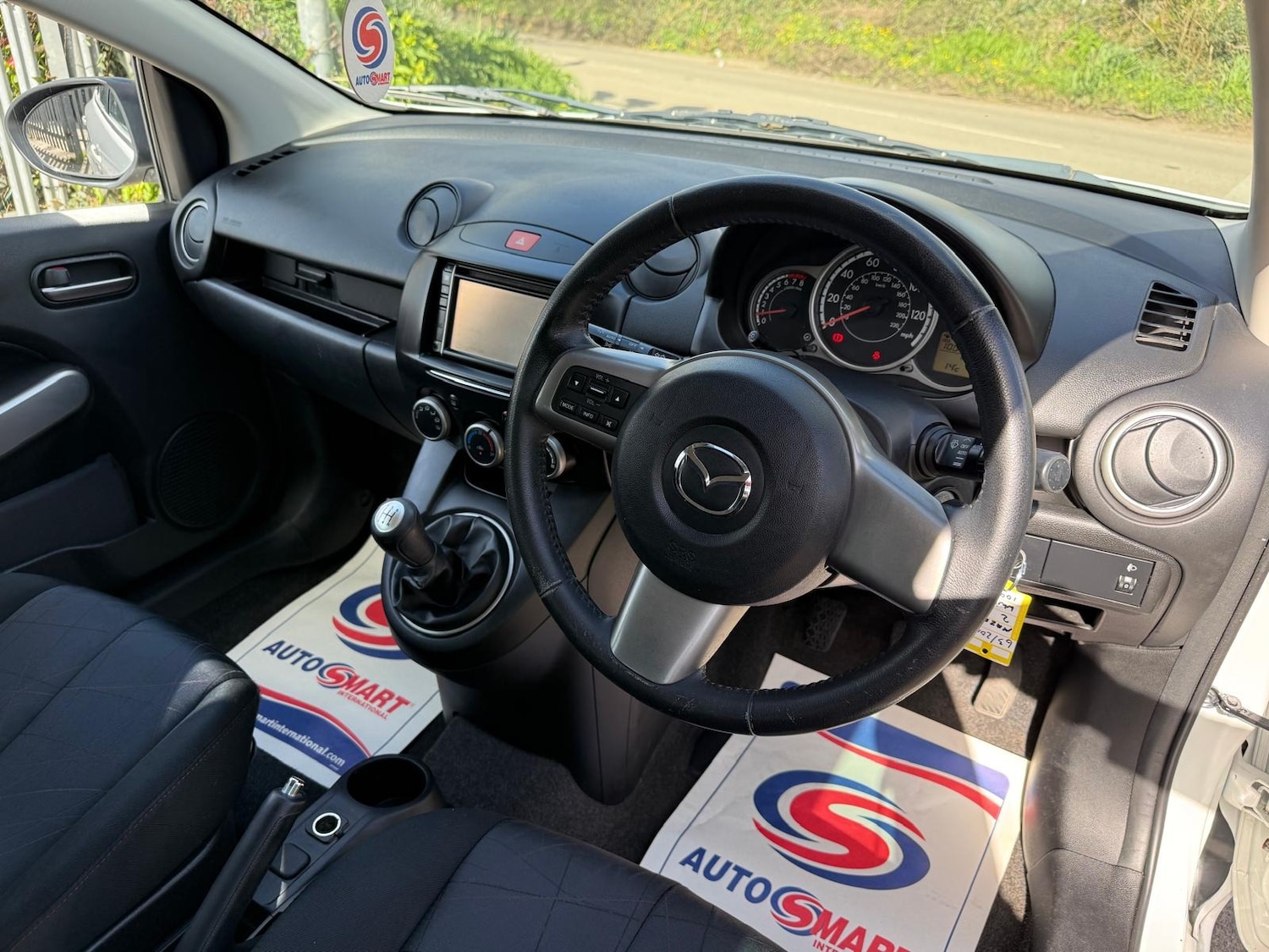 Used Mazda Mazda2 2013 for sale - 78038860: Photo 8