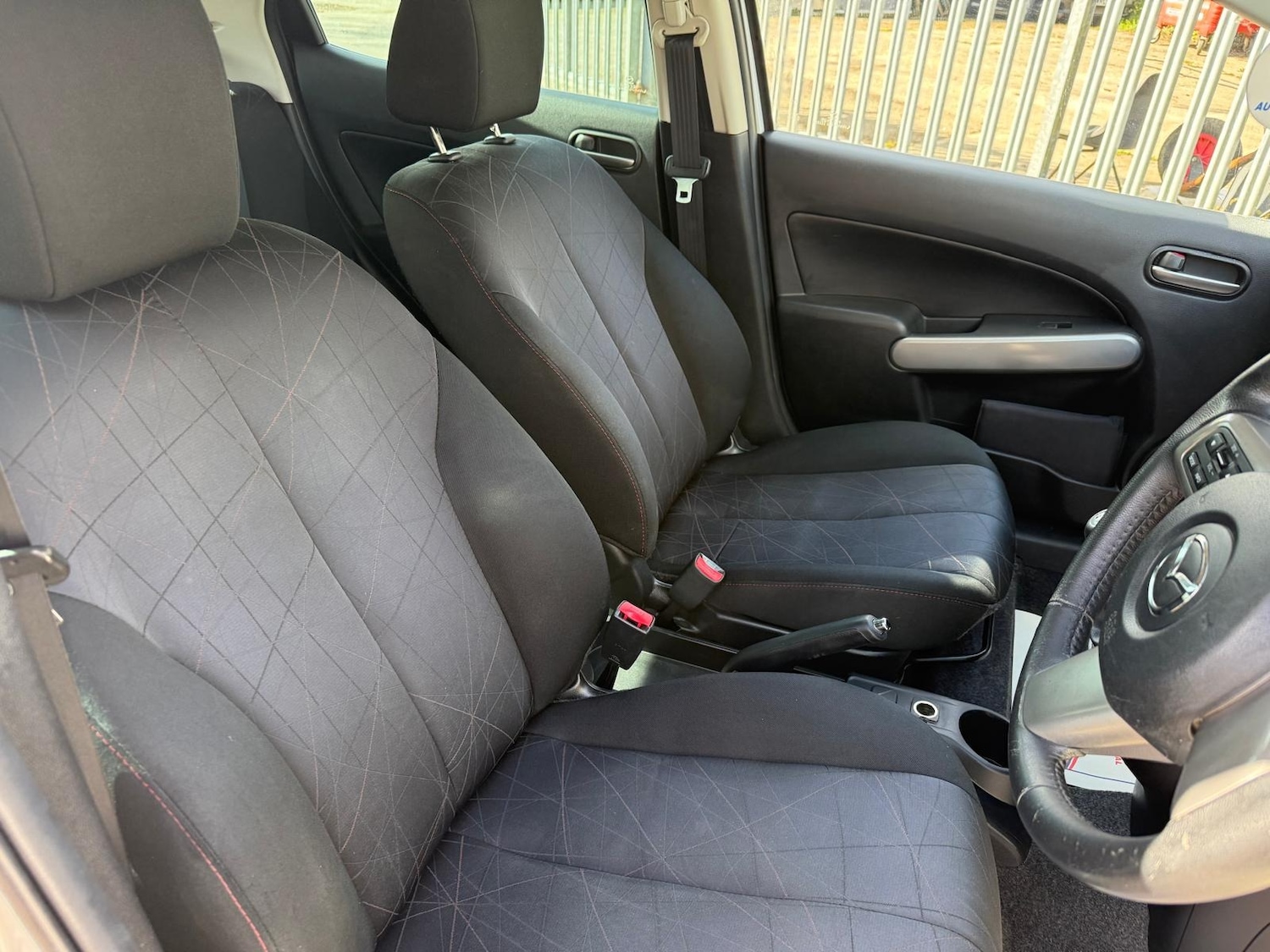 Used Mazda Mazda2 2013 for sale - 78038860: Photo 9