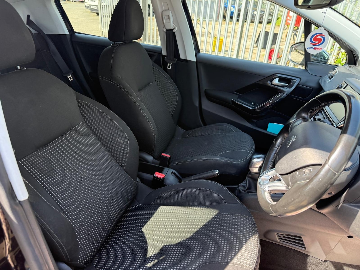 Used Peugeot 208 2015 for sale - 78152450: Photo 8