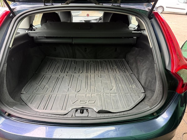 Used Volvo V60 2013 for sale - 76234468: Photo 9