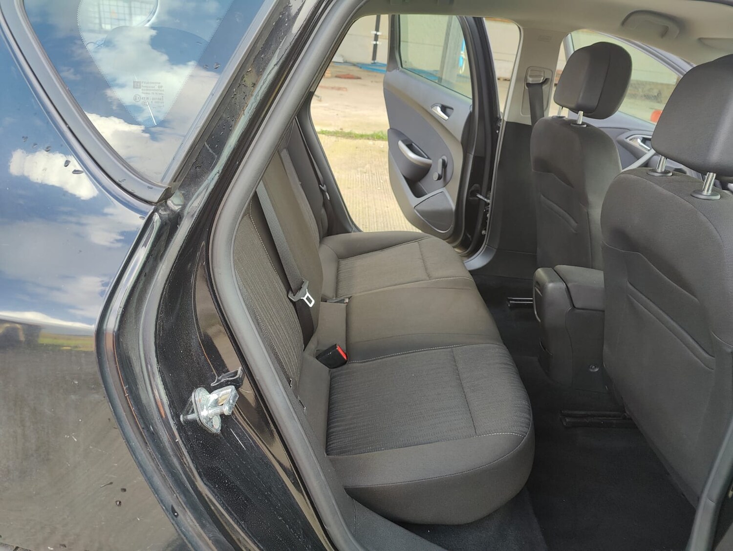 Used Vauxhall Astra 2011 for sale - 77890461: Photo 27