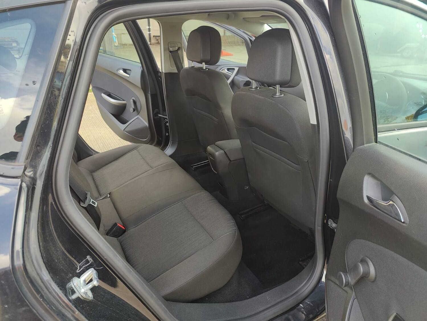 Used Vauxhall Astra 2011 for sale - 77890461: Photo 28