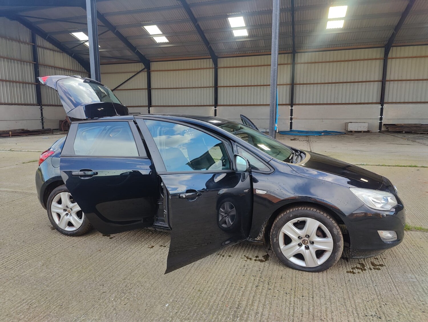 Used Vauxhall Astra 2011 for sale - 77890461: Photo 39