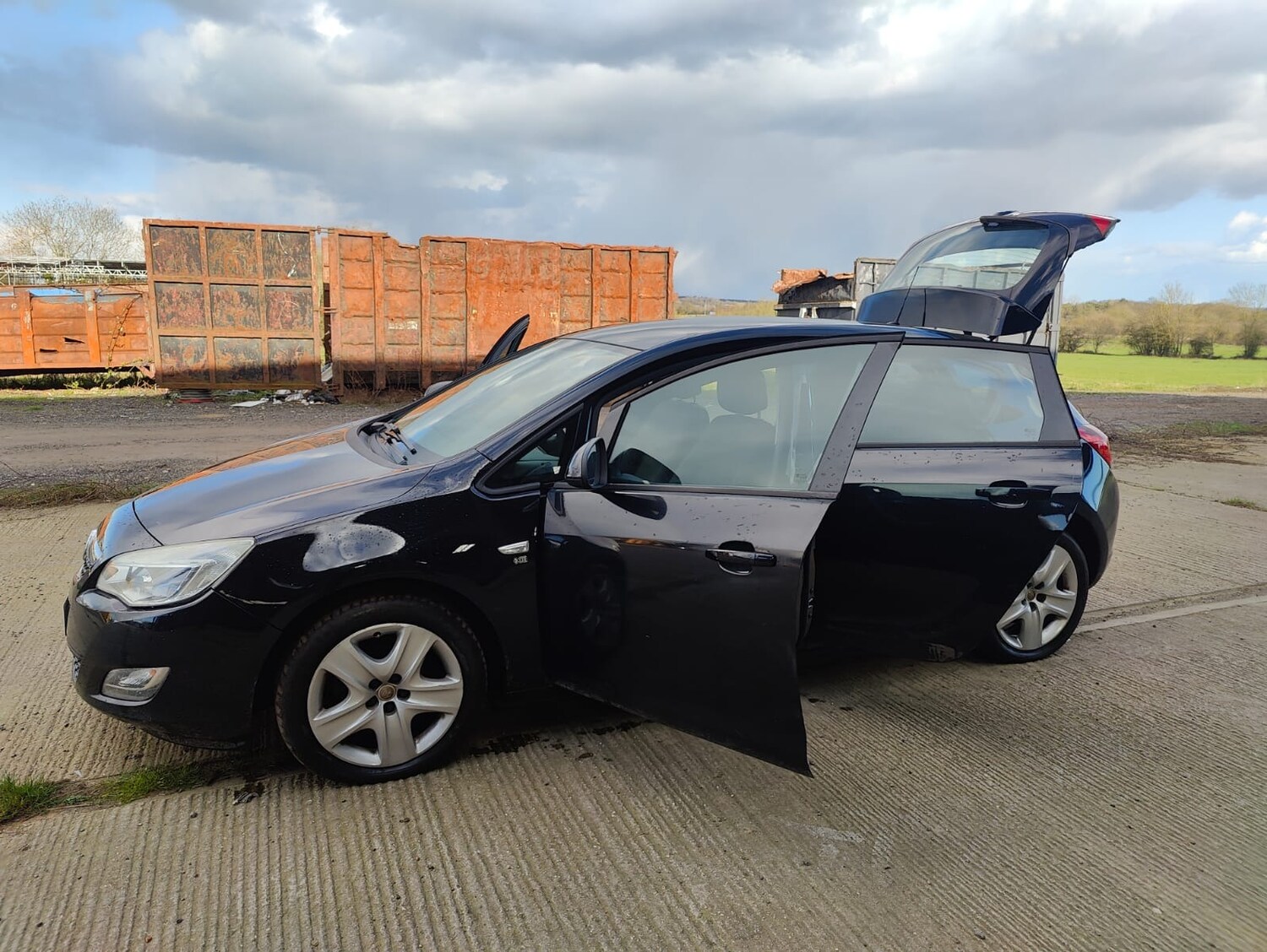 Used Vauxhall Astra 2011 for sale - 77890461: Photo 40