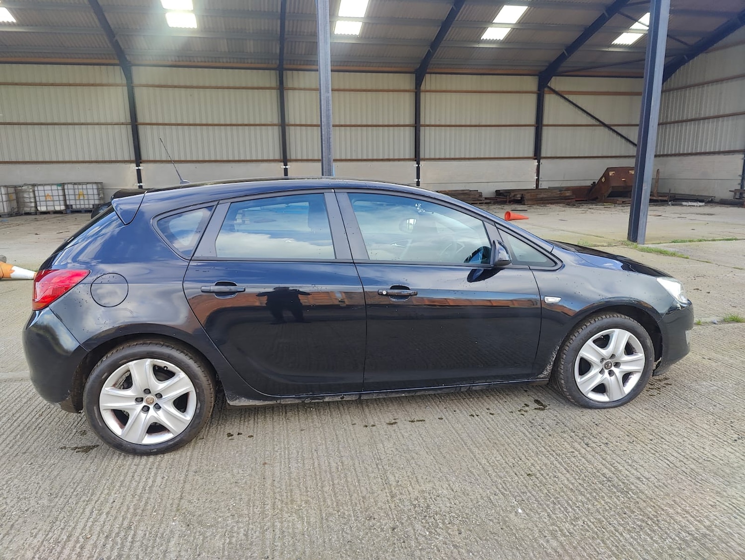 Used Vauxhall Astra 2011 for sale - 77890461: Photo 5