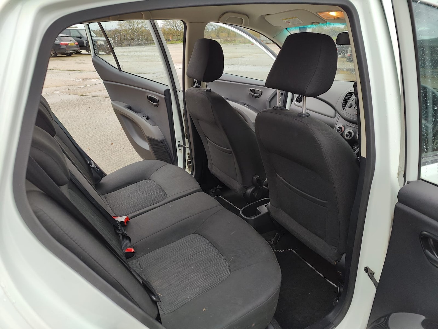 Used Hyundai i10 2012 for sale - 76625679: Photo 28