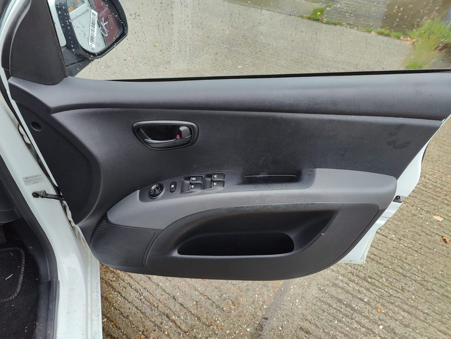 Used Hyundai i10 2012 for sale - 76625679: Photo 30