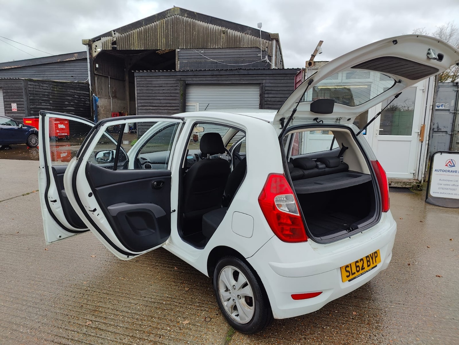 Used Hyundai i10 2012 for sale - 76625679: Photo 41