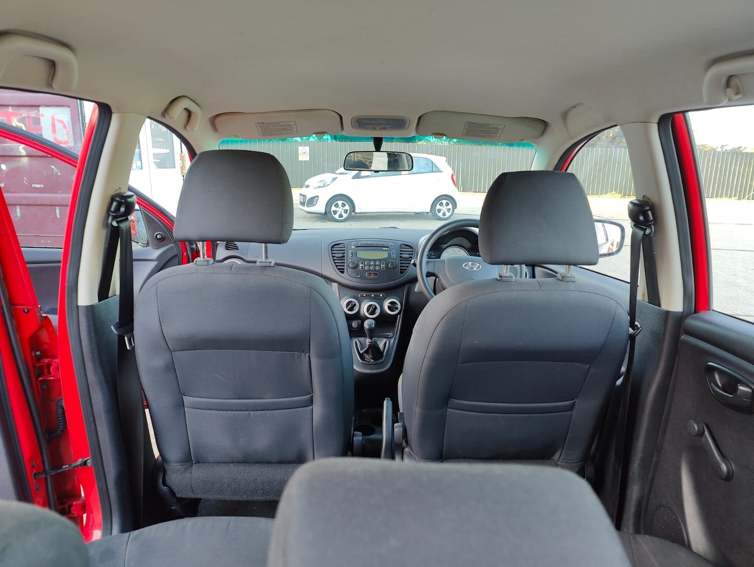 Used Hyundai i10 2011 for sale - 76600157: Photo 24