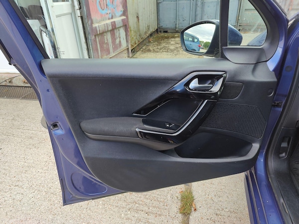 Used Peugeot 208 2015 for sale - 75334150: Photo 14