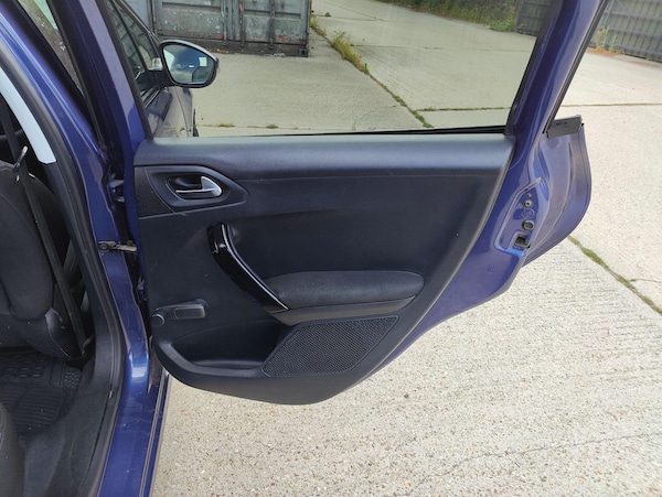Used Peugeot 208 2015 for sale - 75334150: Photo 25