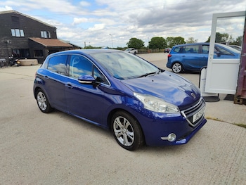 Used Peugeot 208 2015 for sale - 75334150: Photo
