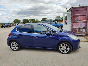 Used Peugeot 208 2015 for sale - 75334150: Photo