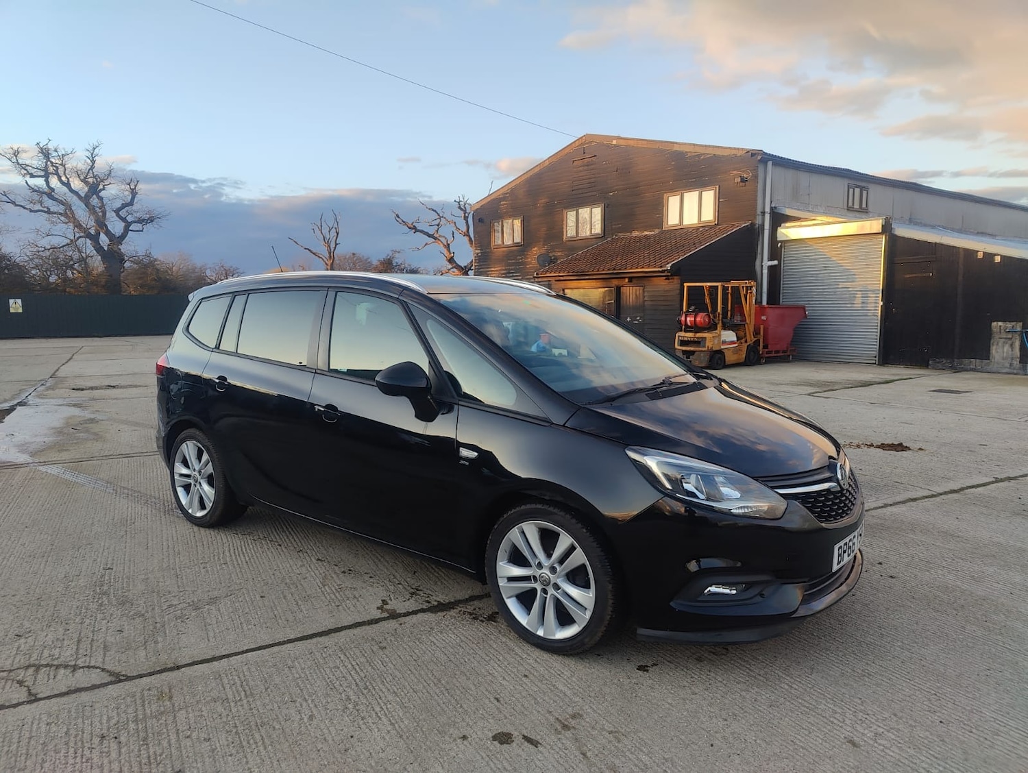 Used Vauxhall Zafira 2016 for sale - 77707342: Photo 2