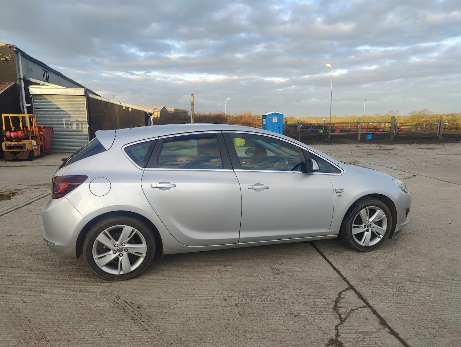 Used Vauxhall Astra 2015 for sale - 77704570: Photo 4