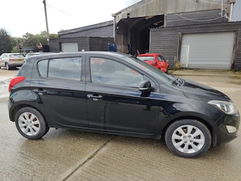 Used Hyundai i20 2013 for sale - 76765066: Photo