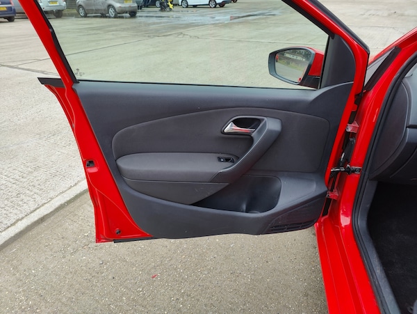 Used Volkswagen Polo 2013 for sale - 76142643: Photo 14