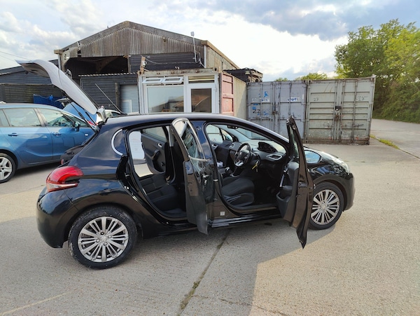 Used Peugeot 208 2016 for sale - 75313867: Photo 19