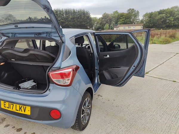 Used Hyundai i10 2017 for sale - 75539817: Photo 39