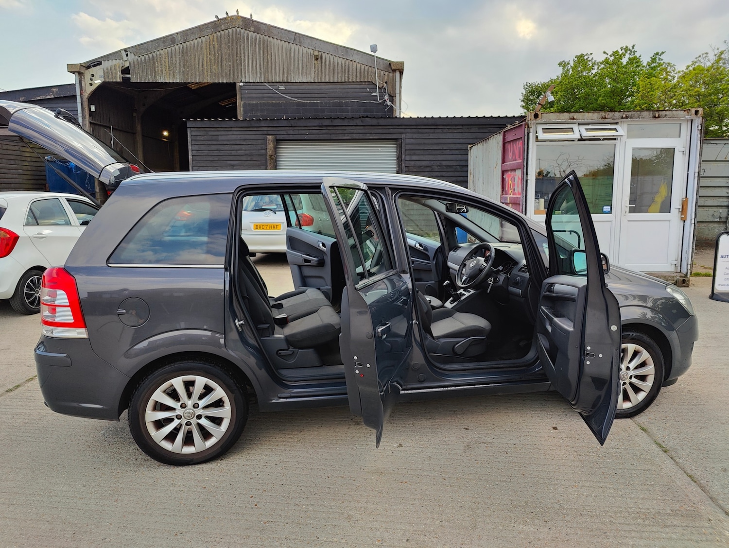 Used Vauxhall Zafira 2013 for sale - 76104899: Photo 42