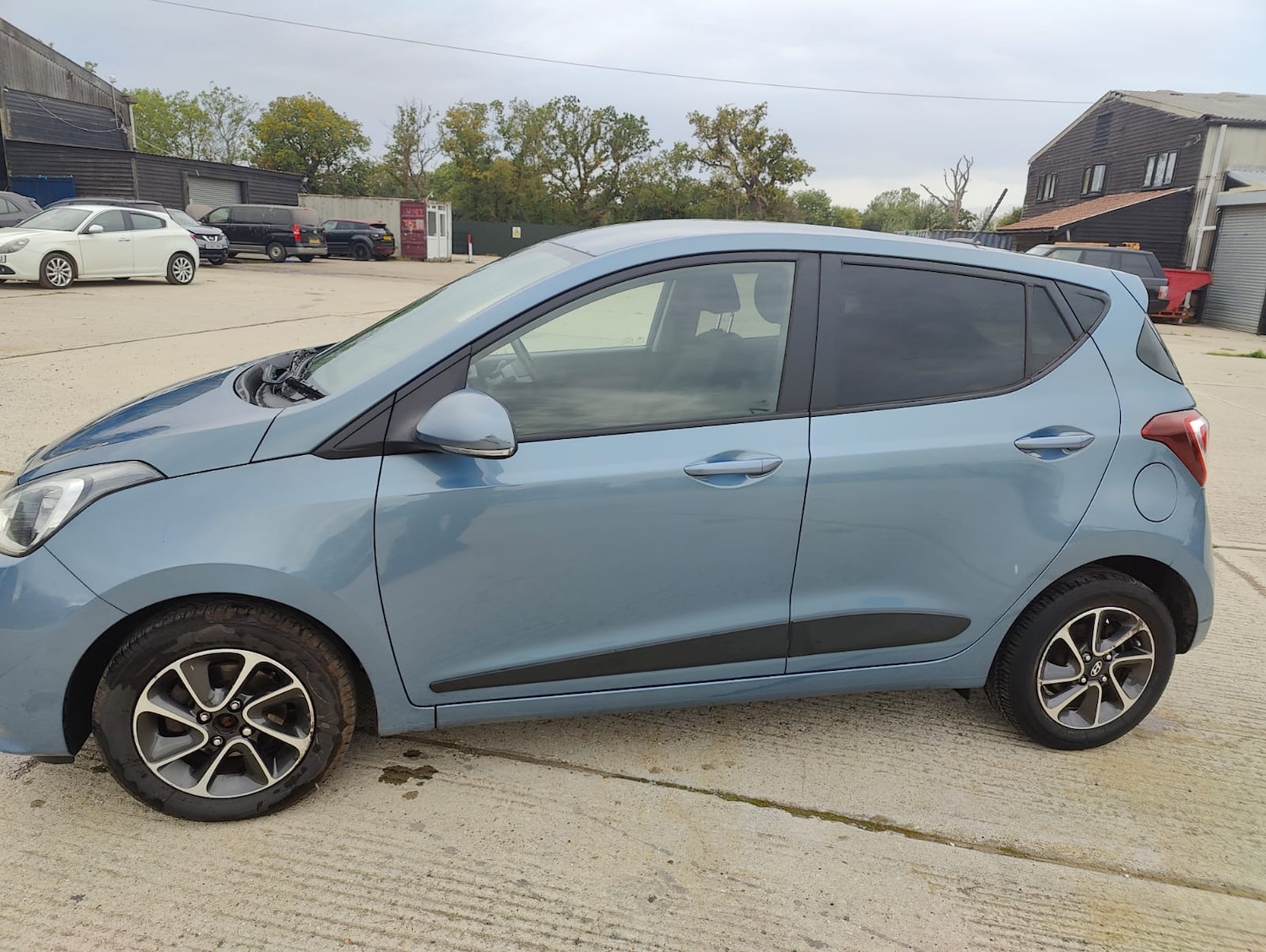 Used Hyundai i10 2017 for sale - 77085582: Photo 11