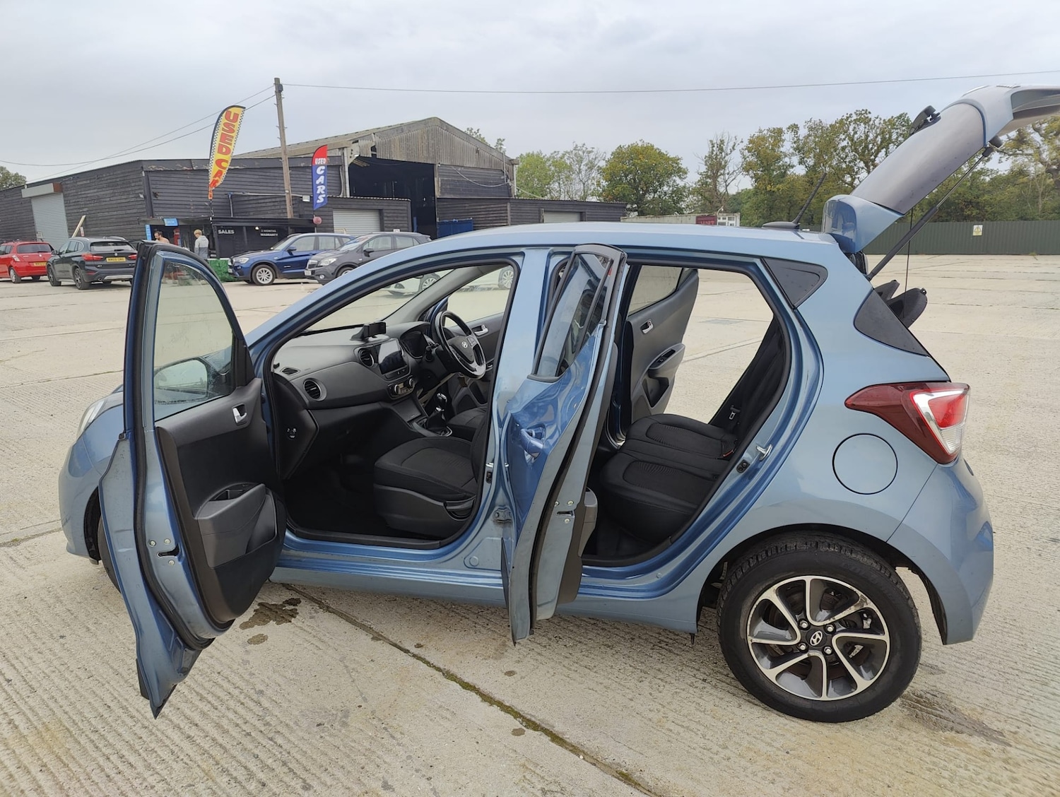 Used Hyundai i10 2017 for sale - 77085582: Photo 40