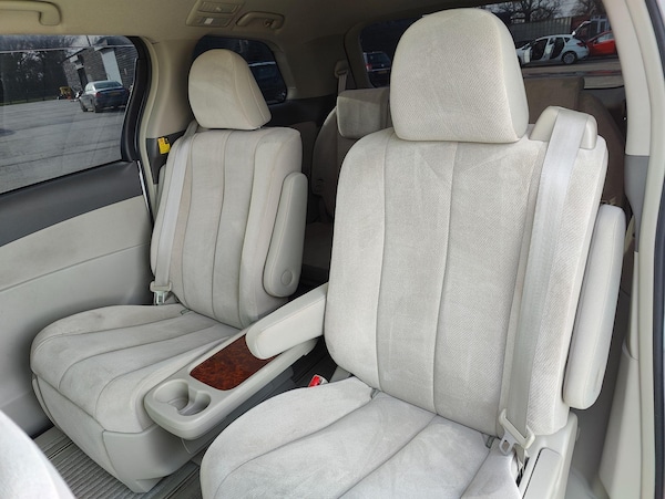 Used Toyota Estima 2011 for sale - 75313858: Photo 53