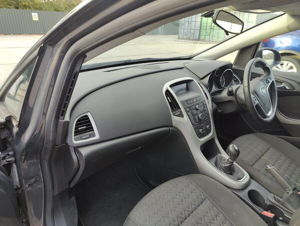 Used Vauxhall Astra 2013 for sale - 76242836: Photo 23