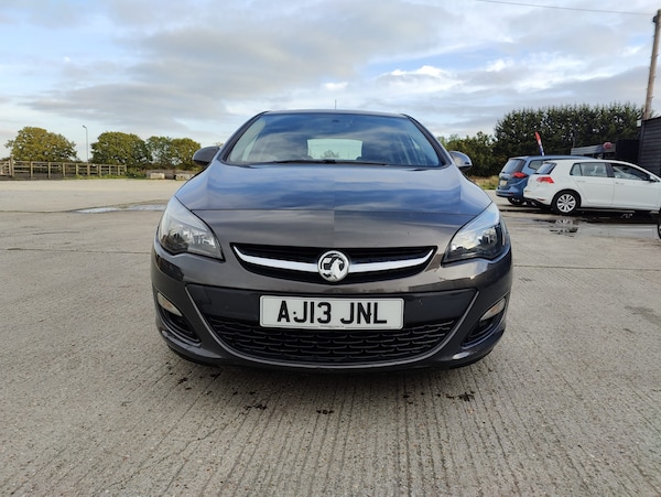 Used Vauxhall Astra 2013 for sale - 76242836: Photo 2