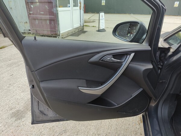 Used Vauxhall Astra 2013 for sale - 76242836: Photo 34
