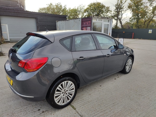 Used Vauxhall Astra 2013 for sale - 76242836: Photo 3