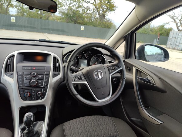 Used Vauxhall Astra 2013 for sale - 76242836: Photo 40