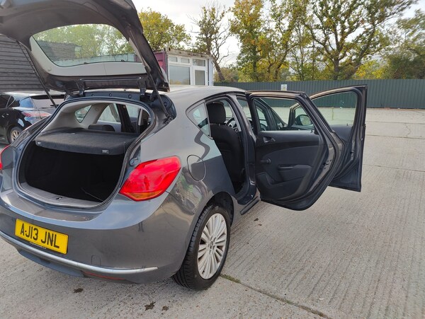 Used Vauxhall Astra 2013 for sale - 76242836: Photo 43