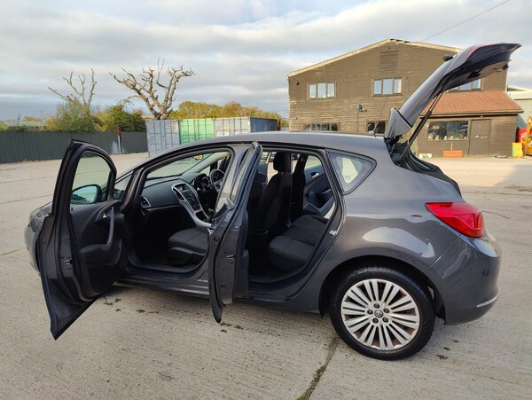 Used Vauxhall Astra 2013 for sale - 76242836: Photo 46