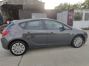 Used Vauxhall Astra 2013 for sale - 76242836: Photo