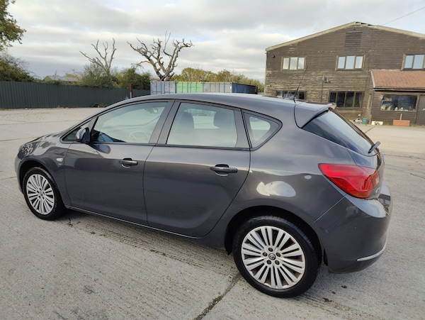 Used Vauxhall Astra 2013 for sale - 76242836: Photo 8